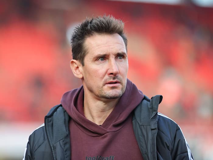 Freut sich auf Kaiserslautern: FCN-Trainer Klose. (Archivbild) / Foto: Daniel Karmann/dpa