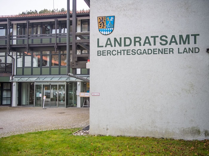 Der Kampf ums Landratsamt wird zwischen den Kandidaten von Freien Wählern und CSU ausgetragen. (Archivbild)  / Foto: Lino Mirgeler/dpa
