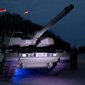 Der Leopard 2 ist wohl das bekannteste Produkt des Rüstungskonzerns KNDS. (Archivbild) / Foto: Sven Hoppe/dpa