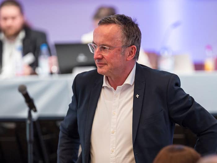 Landesbischof Kopp war auch bei der Landessynode in Bayreuth dabei.  / Foto: Daniel Vogl/dpa