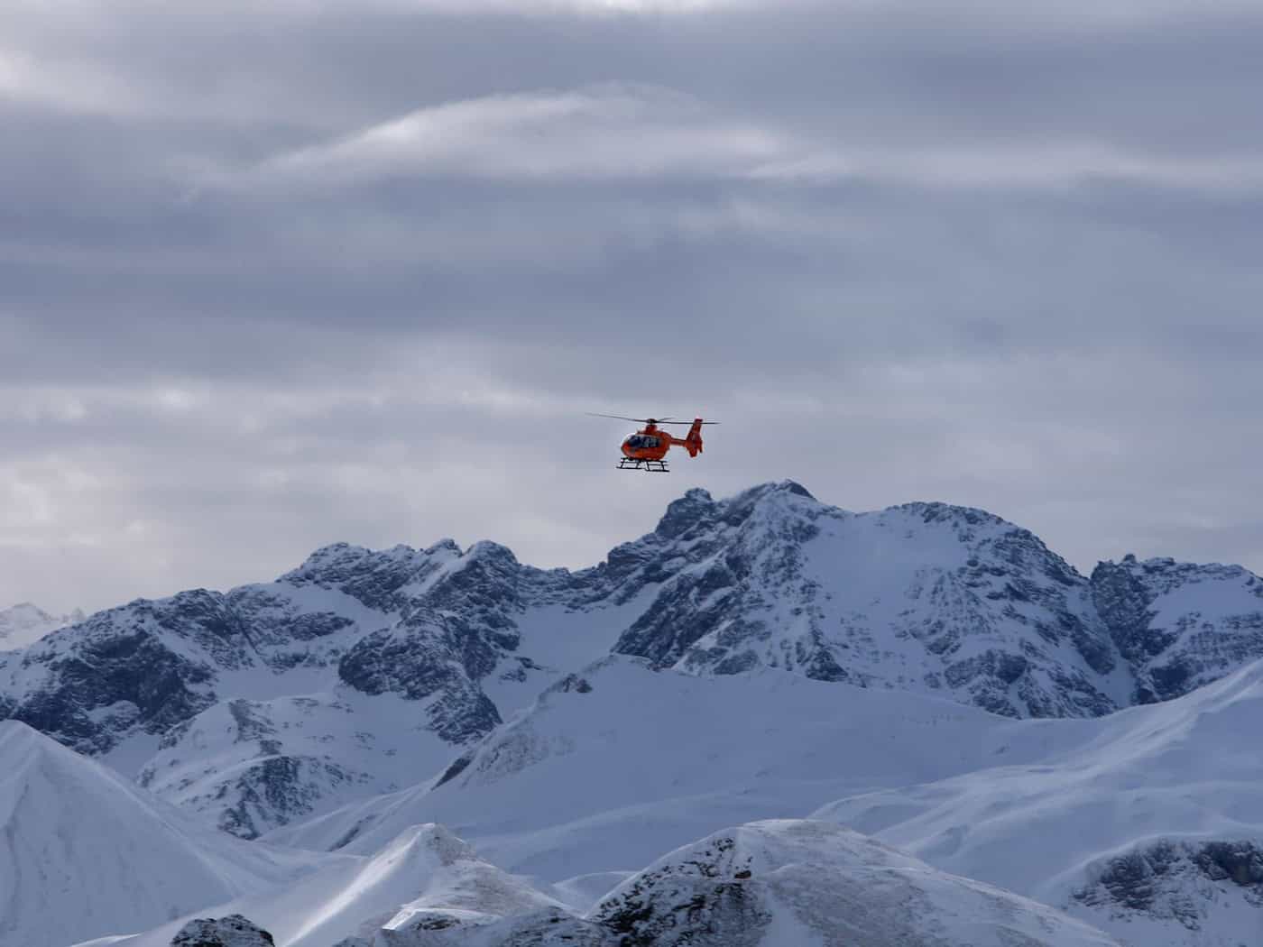 Ein Freizeitsportler ist über steiles Gelände in die Tiefe gestürzt und dabei gestorben. (Symbolbild) / Foto: Karl-Josef Hildenbrand/dpa