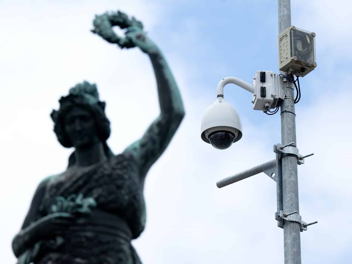 Videoüberwachung ist schon lange Alltag in Bayern – die Zahl der Kameras ist deutlich gestiegen in den vergangenen Jahren. (Symbolbild) / Foto: Sven Hoppe/dpa