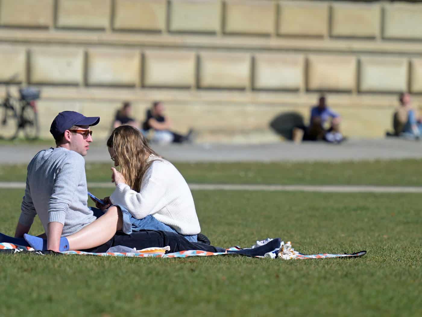 Es wird heute sonnig in Bayern. (Archivbild) / Foto: Malin Wunderlich/dpa