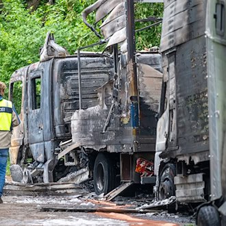 Auch ein Anschlag auf Polizeifahrzeuge zählt zu der mutmaßlichen Serie - der 32-Jährige gilt hier aber nicht als Beschuldigter. (Archivfoto)  / Foto: Peter Kneffel/dpa