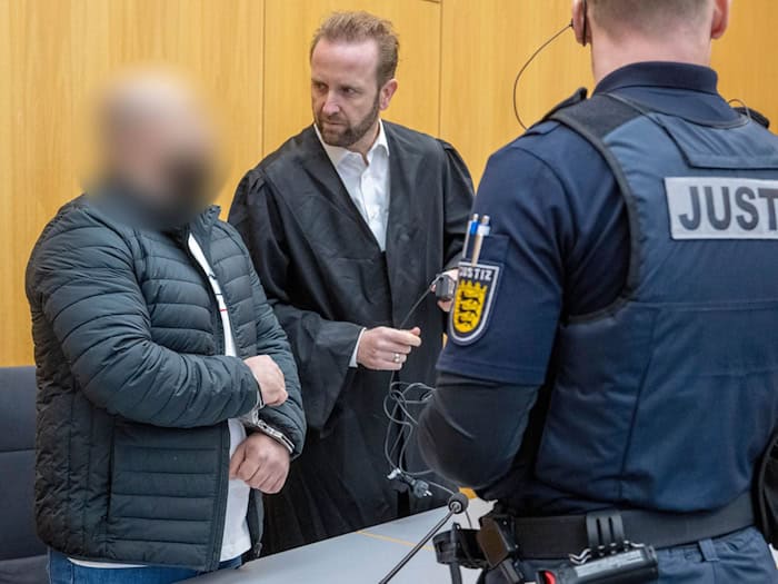 Der Mann steht wegen versuchten Mordes vor Gericht. (Archivbild)  / Foto: Stefan Puchner/dpa