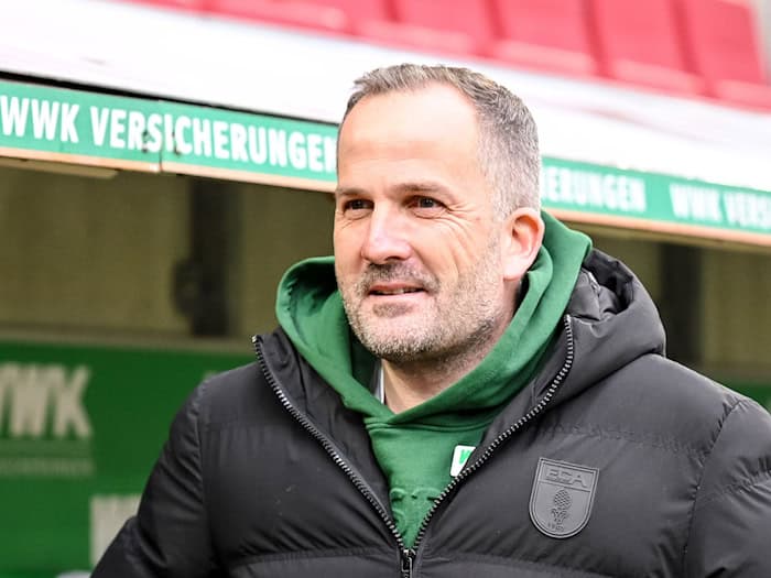 Trainer Manuel Baum will sich mit seinem FC Augsburg in Leipzig für das 0:6 der Hinrunde revanchieren. (Archivbild) / Foto: Harry Langer/dpa