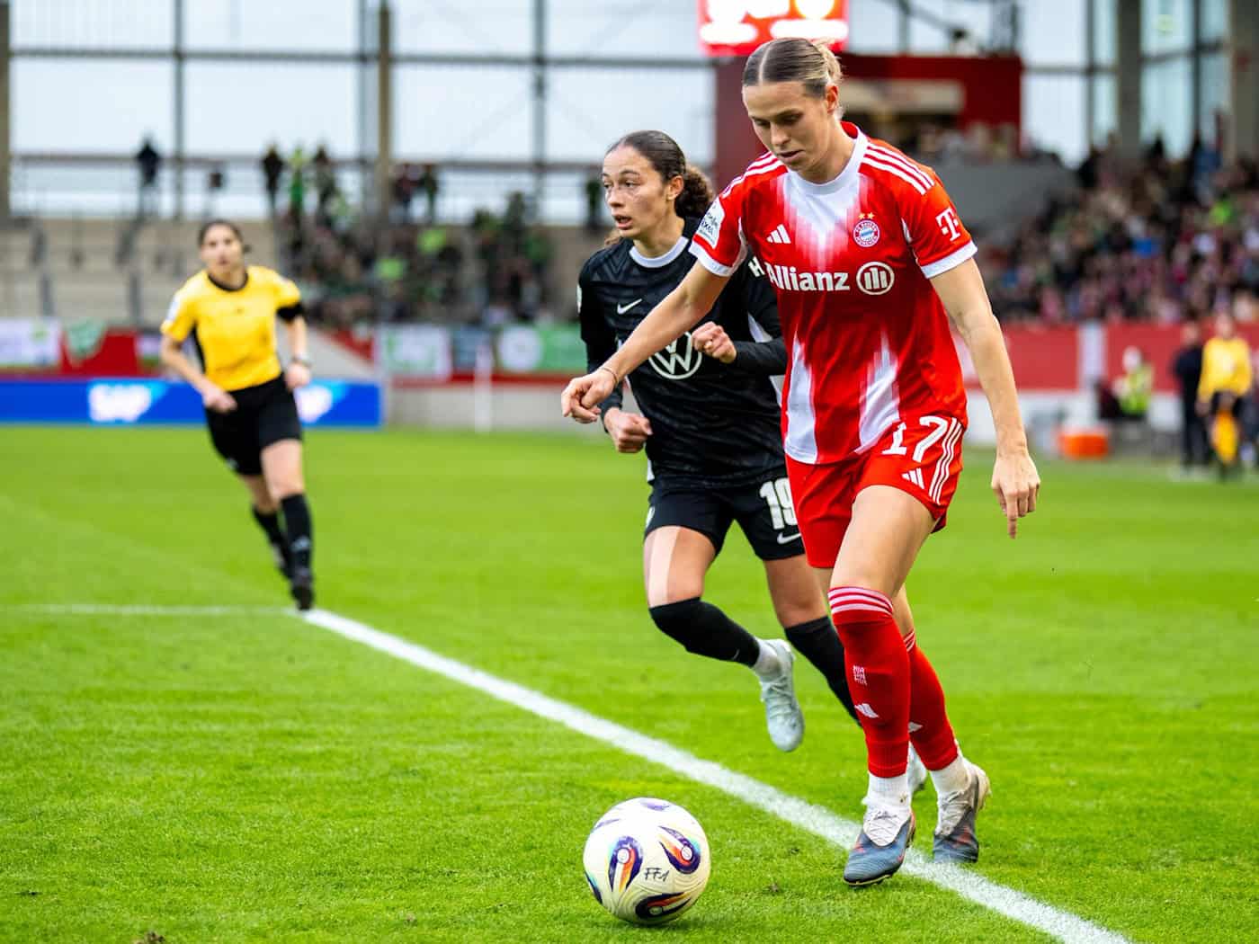 Klara Bühl ist eine Leistungsträgerin des FC Bayern München. (Archivbild) / Foto: Ulrich Gamel/dpa