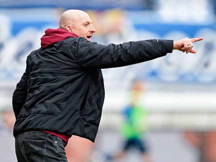 Will in Nürnberg den nächsten Sieg: Kaiserslauterns Coach Torsten Lieberknecht. (Archivbild) / Foto: Uwe Anspach/dpa