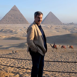 Neben politischen Terminen und jeder Menge Wissenschaft gibt es auf den Reisen von CSU-Chef Söder auch immer Zeit für Land und Leute - so wie hier bei den Pyramiden in Kairo. / Foto: Sven Hoppe/dpa