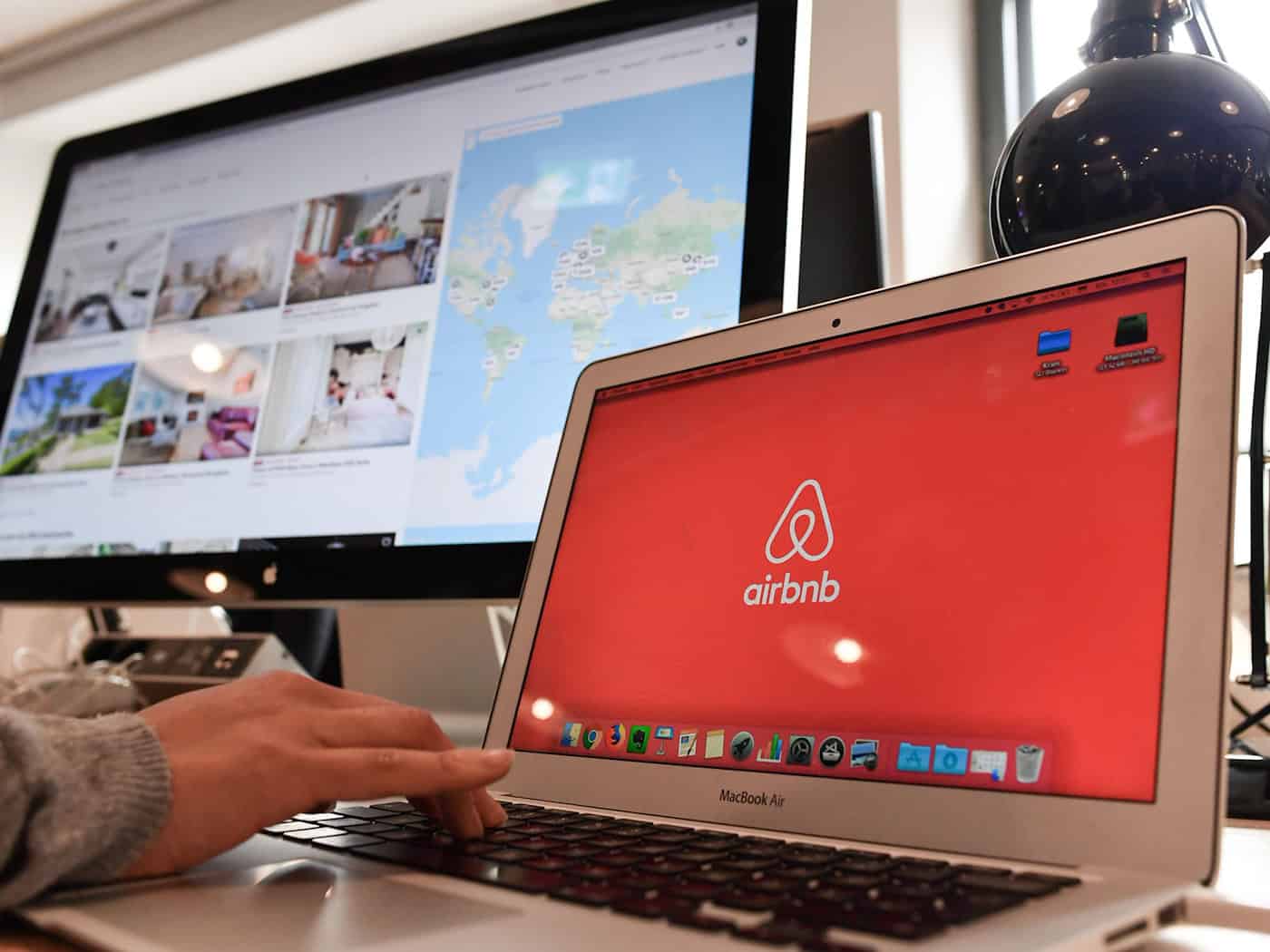  Das neue Registrierungsverfahren soll Bayerns Kommunen bessere Einblicke in den Markt der Online-Unterkunftsvermittler bieten - dadurch soll der Verlust von Wohnraum zugunsten von Ferienwohnungen verhindert werden. (Illustration) / Foto: Jens Kalaene/dpa-Zentralbild/dpa