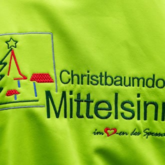Mittelsinn ist bayernweit als Christbaumdorf bekannt. (Archivbild) / Foto: Heiko Becker/dpa
