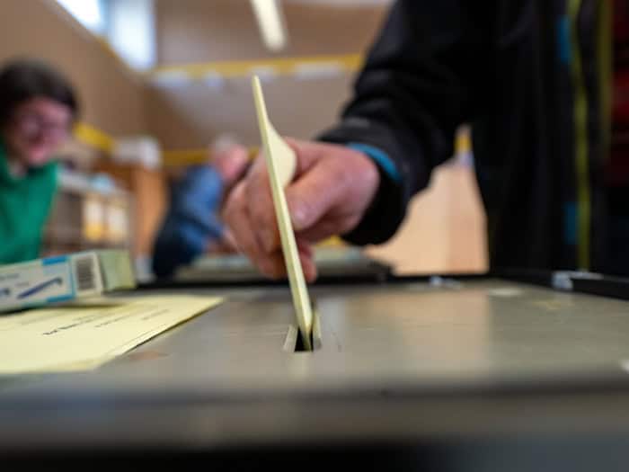 Innerhalb der nächsten drei Monate müssen die Wahlberichtigten in Hiltpoltstein nun wieder einen Bürgermeister wählen. (Symbolbild) / Foto: Pia Bayer/dpa