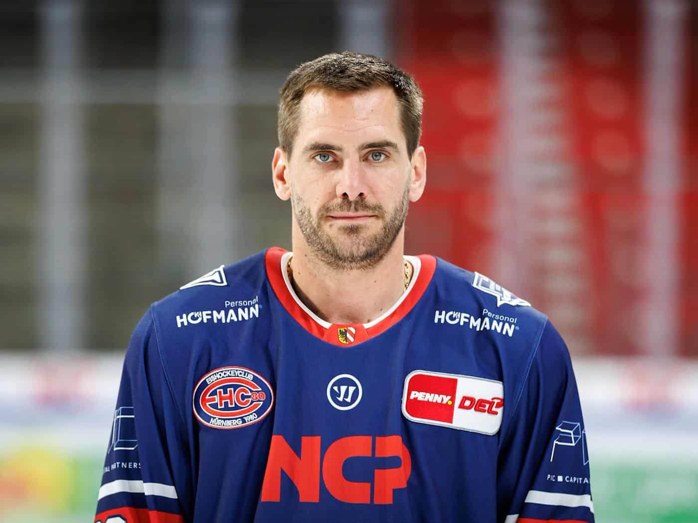 Constantin Braun bleibt ein Nürnberger Ice Tiger. (Archivbild) / Foto: Daniel Karmann/dpa
