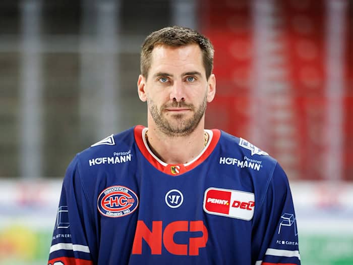 Constantin Braun bleibt ein Nürnberger Ice Tiger. (Archivbild) / Foto: Daniel Karmann/dpa