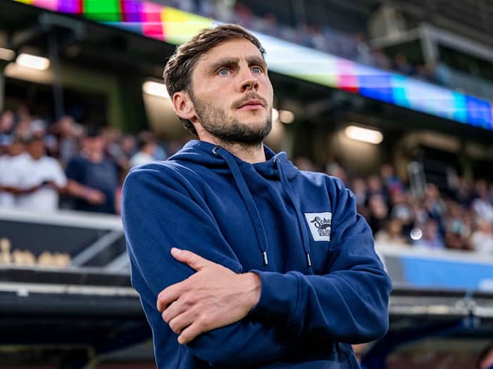 Der frühere Schalker Kreutzer verstärkt den Trainerstab beim 1. FC Nürnberg. (Archivbild) / Foto: David Inderlied/dpa