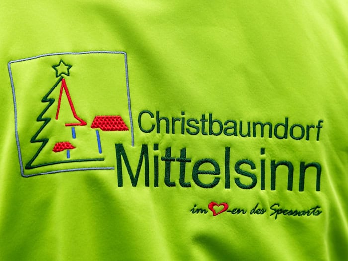 Mittelsinn ist bayernweit als Christbaumdorf bekannt. (Archivbild) / Foto: Heiko Becker/dpa