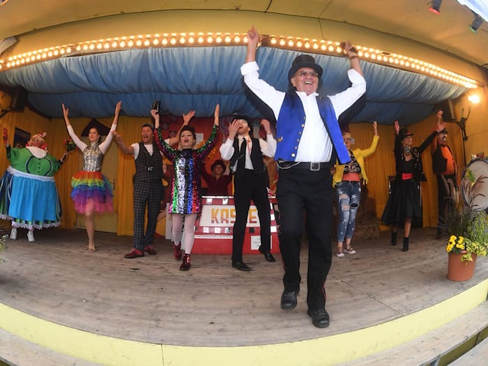 Der «Schichtl» Manfred Schauer und sein Team werben für die Vorstellung. (Archivbild)  / Foto: Felix Hörhager/dpa