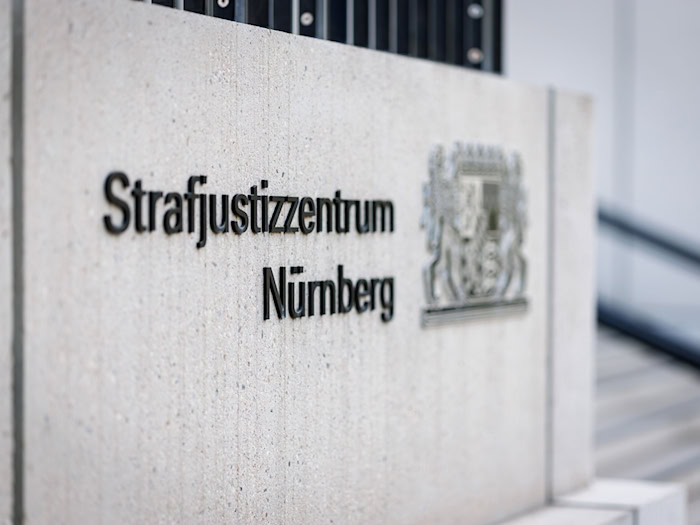 Das Landgericht verurteilte alle fünf Angeklagten zu Bewährungsstrafen. (Archivbild)  / Foto: Daniel Karmann/dpa