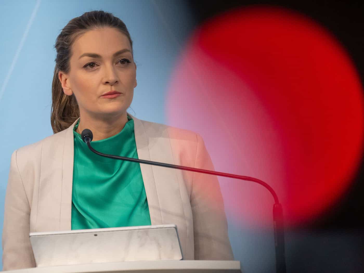 Zum Internationalen Frauentag fordert Bayerns Gesundheitsministerin Judith Gerlach (CSU) mehr Forschung und Aufklärung zur geschlechtersensiblen Medizin. (Archivbild) / Foto: Peter Kneffel/dpa