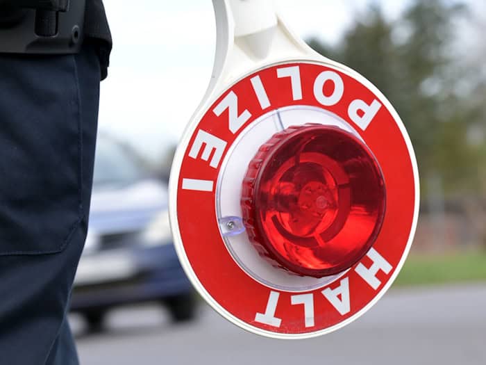 Der Alkoholwert bei der Frau lag nach Polizeiangaben im Bereich der absoluten Fahruntüchtigkeit. (Symbolbild) / Foto: Michael Bahlo/dpa