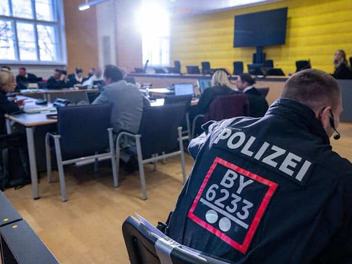 Im Prozess um die gewaltsame Flucht von vier Straftätern aus dem Bezirkskrankenhaus Straubing steht das Urteil an. (Archivbild) / Foto: Armin Weigel/dpa