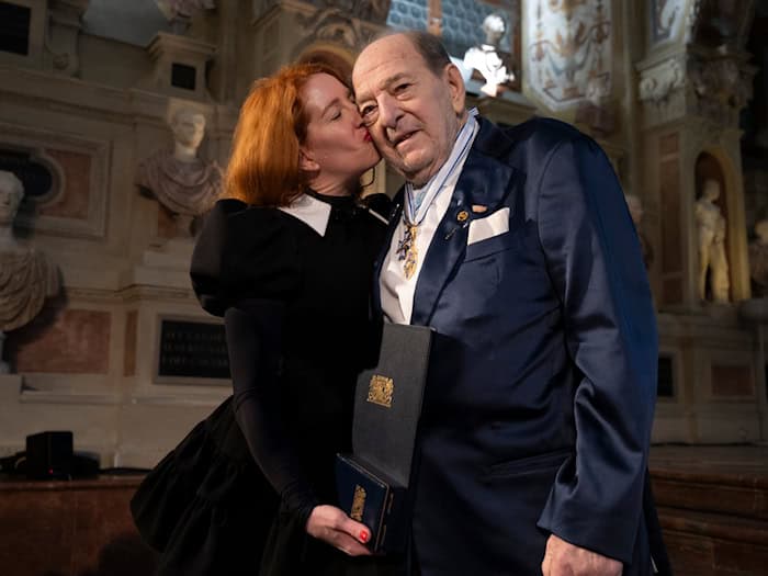 Siegel und seine Frau Laura bei einer Ordensverleihung. (Archivfoto) / Foto: Peter Kneffel/dpa