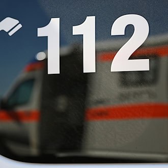 Der Rettungsdienst versorgte die Reisegruppe. (Symbolbild) / Foto: Patrick Seeger/dpa