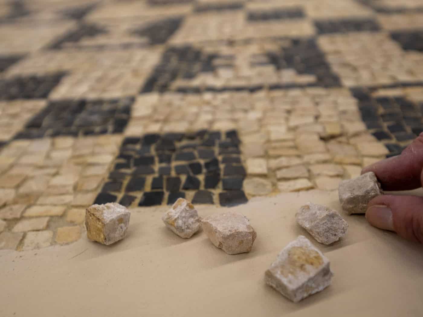 Das römische Mosaik wurde in den 1980er Jahren bei einer Grabung in Augsburg entdeckt. / Foto: Stefan Puchner/dpa