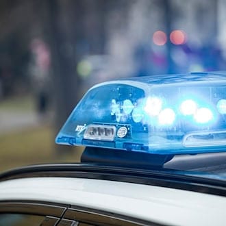 Bei einem Pfefferspray-Vorfall in Niederbayern wurden mehr als 20 Schüler und Lehrer verletzt. (Symbolbild) / Foto: Daniel Vogl/dpa