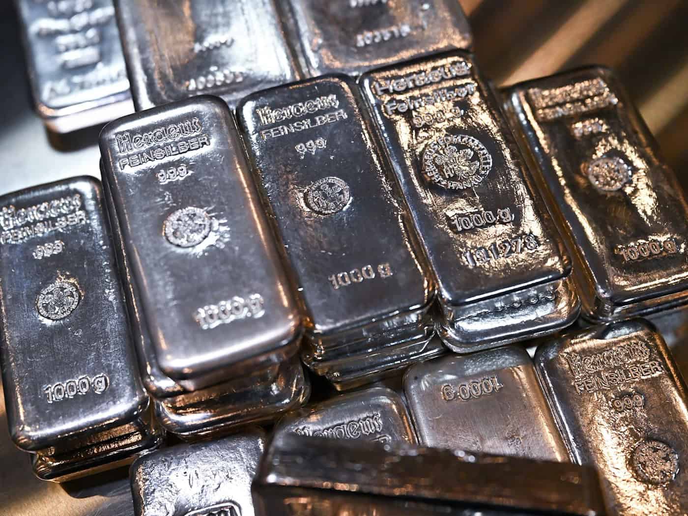 An einen unbekannten Abholer übergab der Senior 50 Kilogramm Silber. (Symbolbild) / Foto: Sven Hoppe/dpa