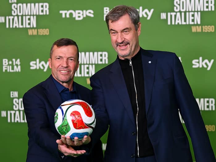 Markus Söder (r) wünscht sich eine unpolitische WM. / Foto: Sven Hoppe/dpa