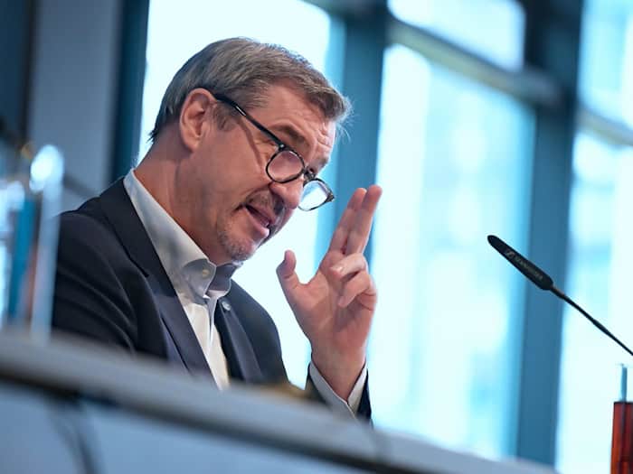 Söder gratuliert Cem Özdemir - schimpft aber dennoch. / Foto: Malin Wunderlich/dpa