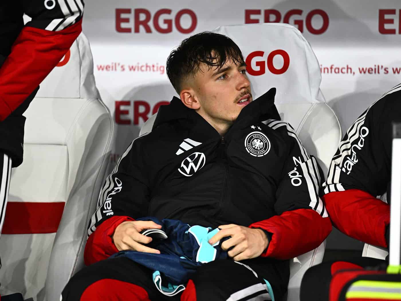 Lennart Karl sitzt bei der Nationalmannschaft auf der Ersatzbank.  / Foto: Tom Weller/dpa