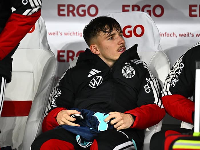Lennart Karl sitzt bei der Nationalmannschaft auf der Ersatzbank.  / Foto: Tom Weller/dpa