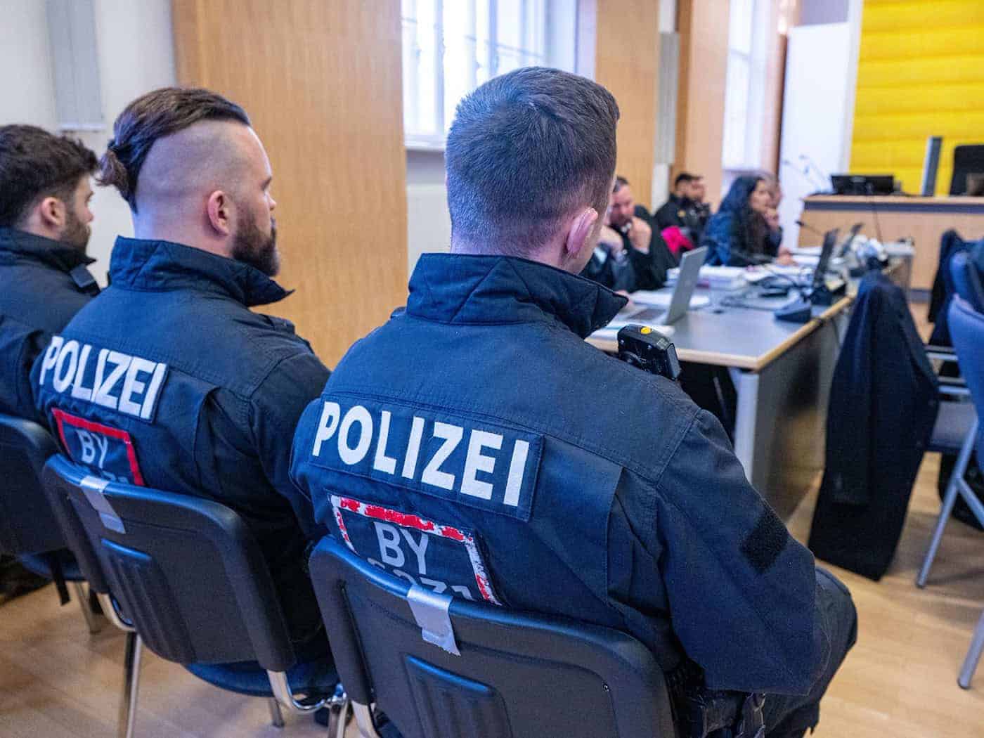 Im Prozess um den gewaltsamen Ausbruch von Straftätern aus einer forensischen Klinik verlangt die Staatsanwaltschaft lange Haftstrafen. (Archivbild) / Foto: Armin Weigel/dpa