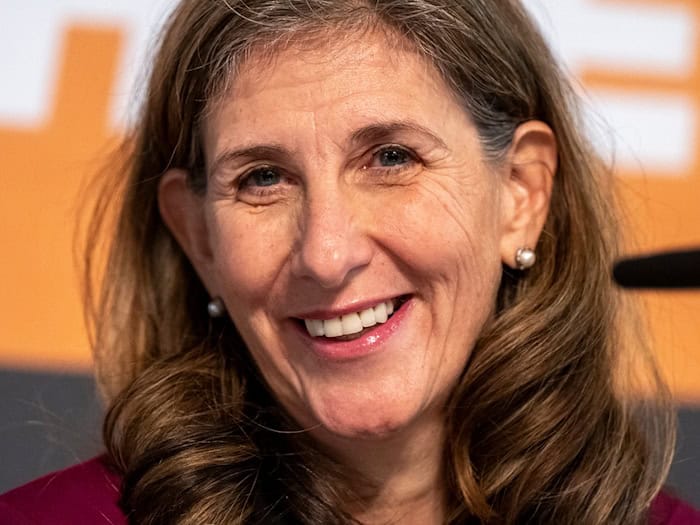 Die Stichwahl muss zeigen, wer Nachfolger von Landrätin Indra Baier-Müller in Sonthofen wird. (Archivbild) / Foto: Peter Kneffel/dpa