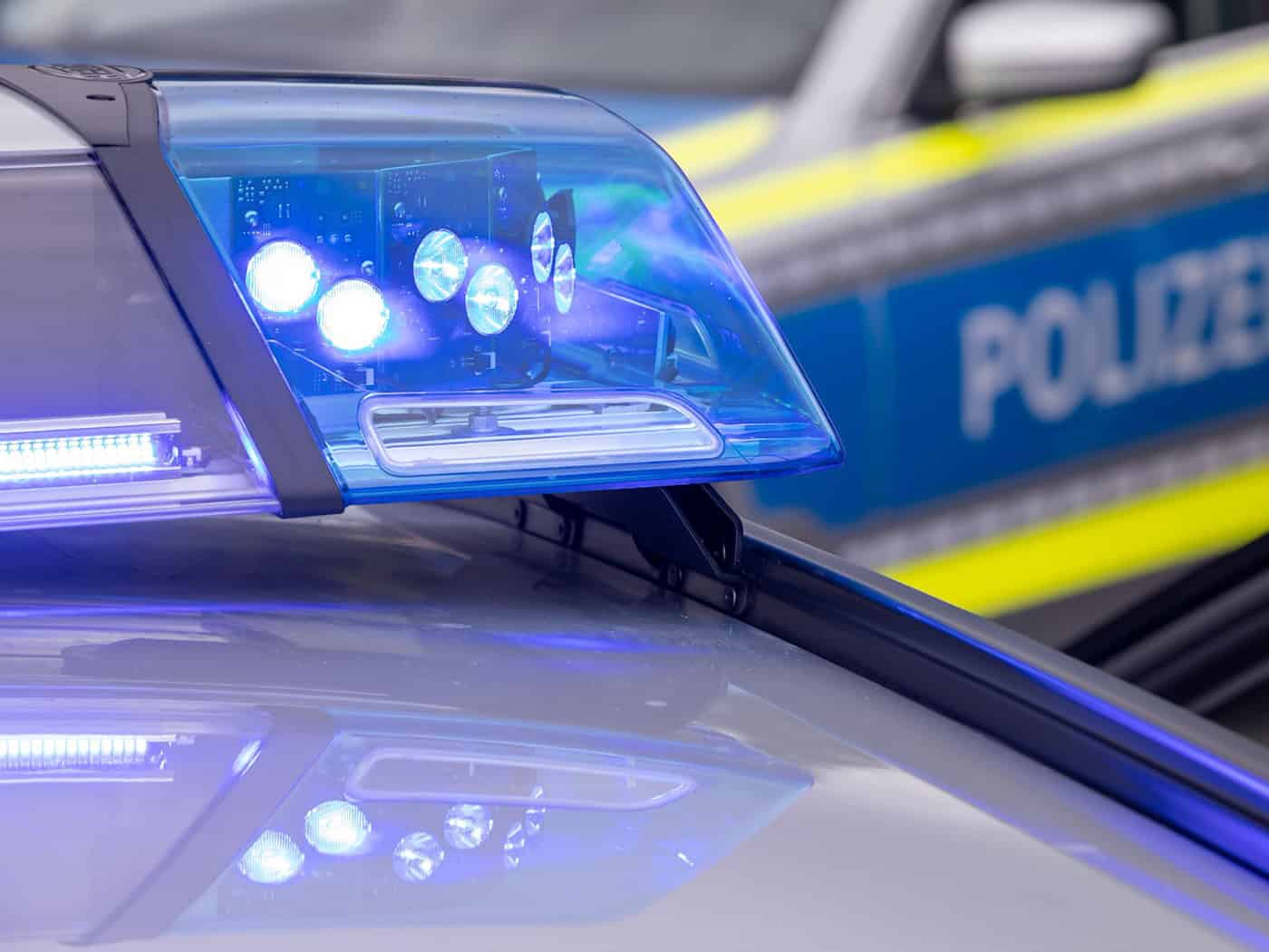 Die Polizei sucht nach der Frau und ihrem Begleiter. (Symbolbild) / Foto: Daniel Karmann/dpa