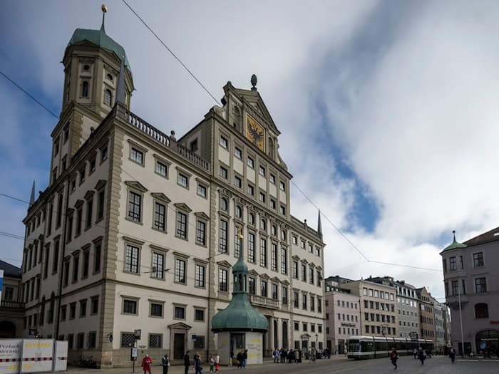 Das Augsburger Rathaus könnte künftig wieder von einem Sozialdemokraten regiert werden. (Archivbild) / Foto: Stefan Puchner/dpa