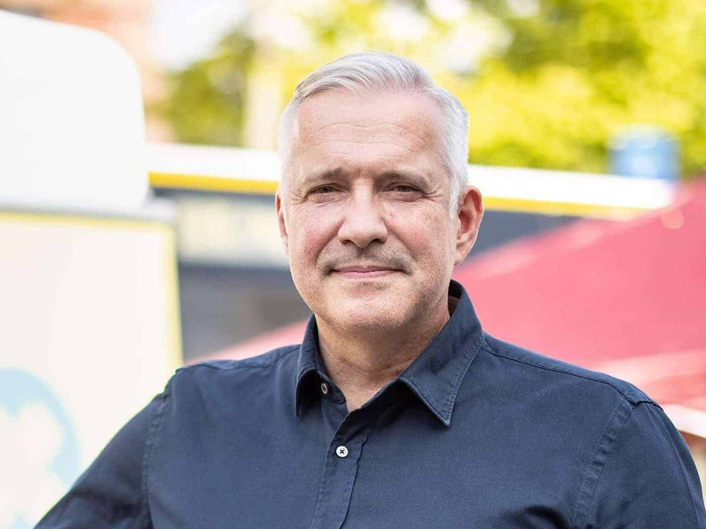 Ist künftig auch Kommunalpolitiker: TV-Koch Alexander Herrmann. (Archivbild) / Foto: Matthias Balk/dpa