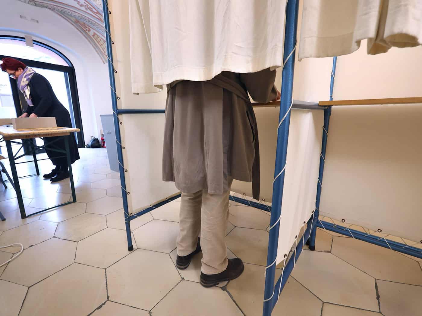 In Salzweg ist der Amtsinhaber im Rathaus seinen Job los. (Symbolbild) / Foto: Karl-Josef Hildenbrand/dpa