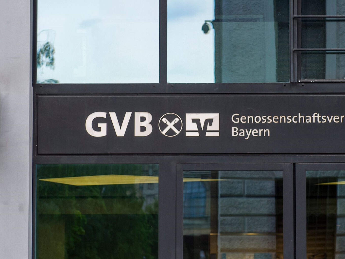 Den bayerischen Genossenschaftsbanken können bislang weder weltweite Krisen noch die Schieflage der Baywa etwas anhaben. (Archiv) / Foto: Marc Müller/dpa