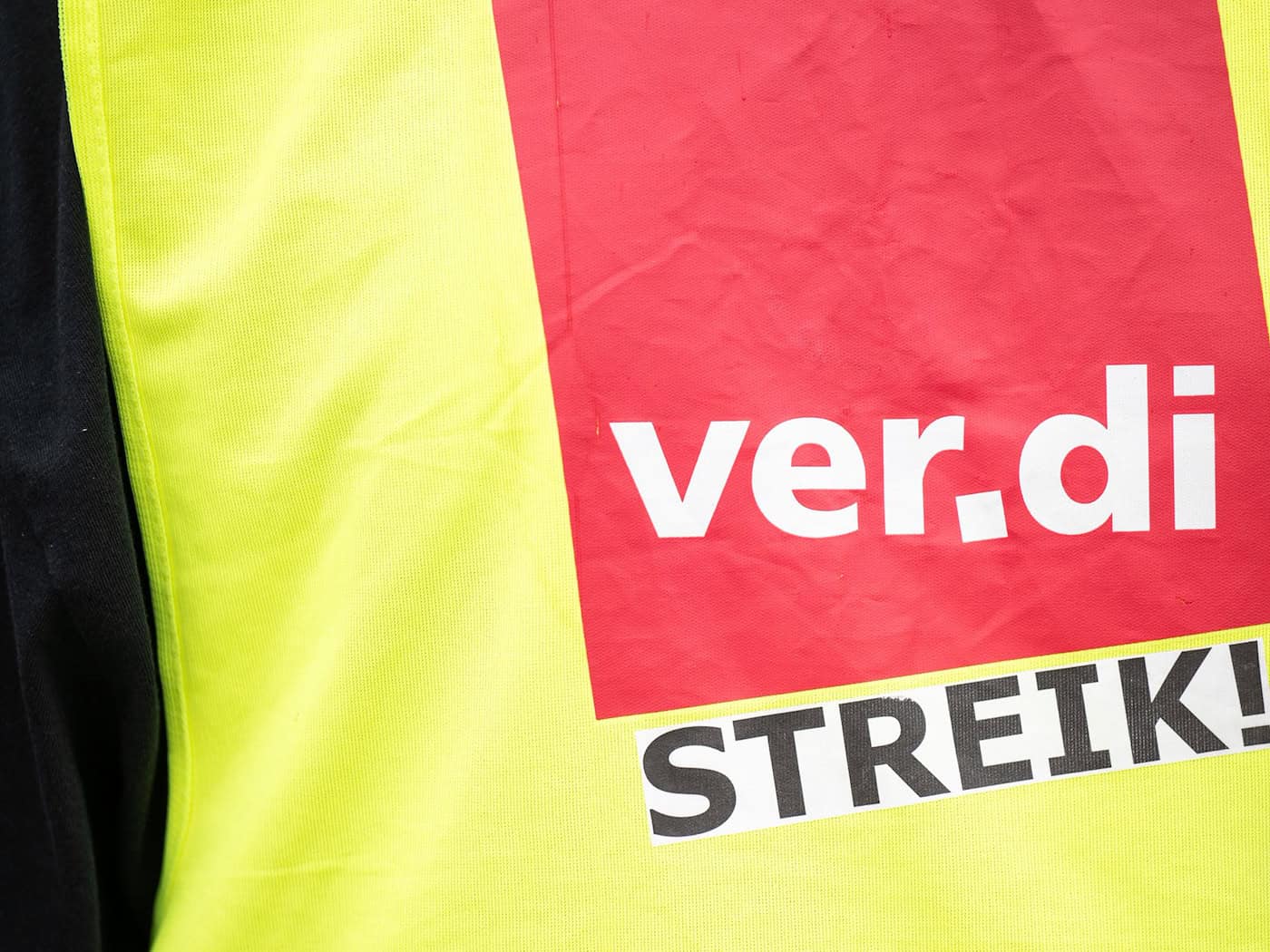 Am Sonntag steht der Nahverkehr in Ulm still. Verdi ruft zum Warnstreik auf. (Archivbild) / Foto: Hannes P Albert/dpa