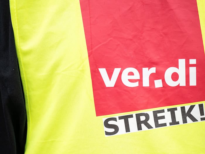 Am Sonntag steht der Nahverkehr in Ulm still. Verdi ruft zum Warnstreik auf. (Archivbild) / Foto: Hannes P Albert/dpa