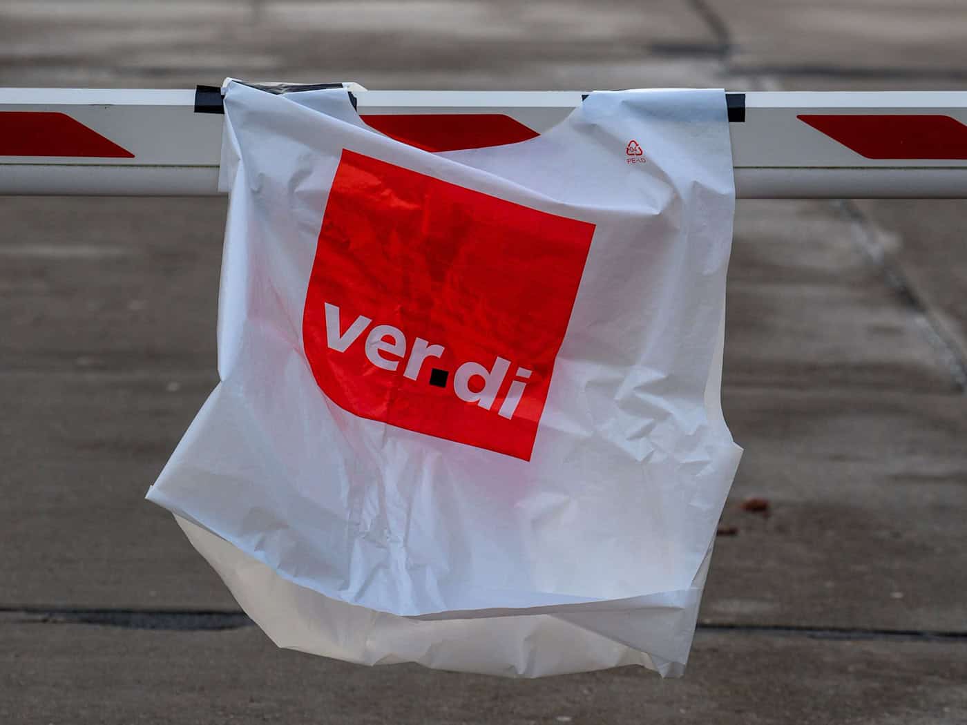 Die Gewerkschaft Verdi hat zum Ausstand aufgerufen. / Foto: Klaus-Dietmar Gabbert/dpa