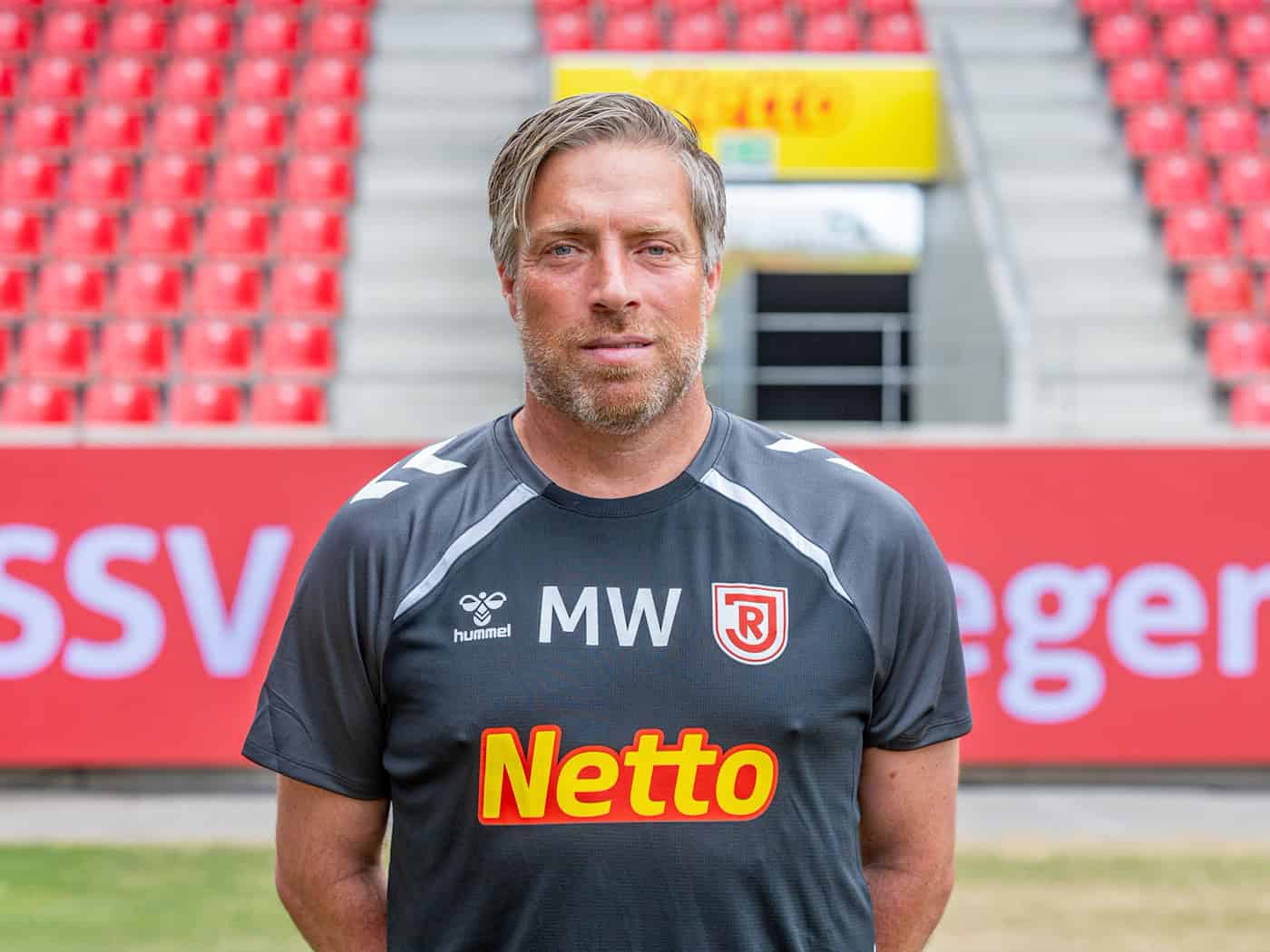 Verlässt Jahn Regensburg auf eigenen Wunsch mitten in der Saison: Cheftrainer Michael Wimmer. (Archivbild) / Foto: Armin Weigel/dpa