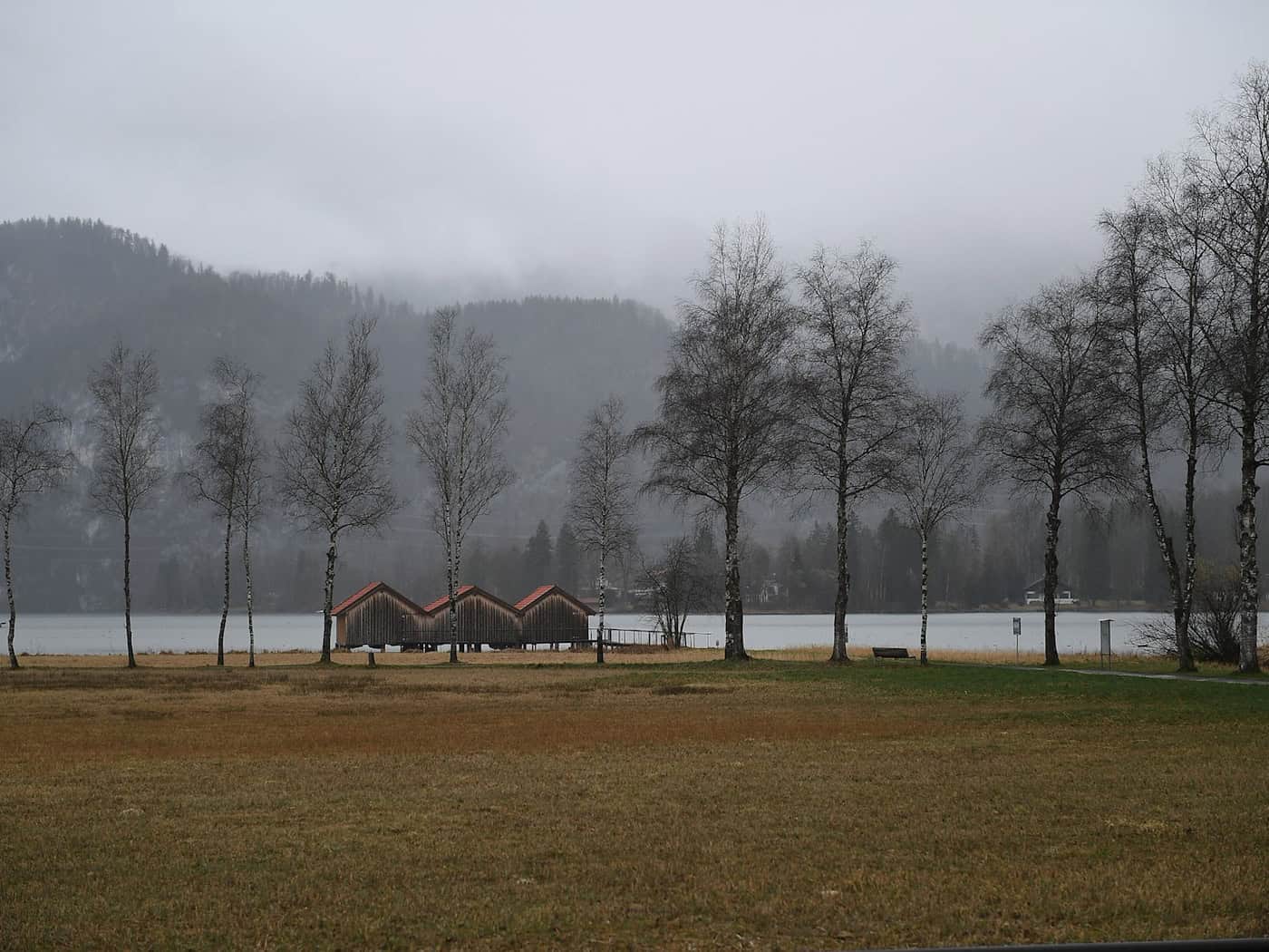 Trübe Aussichten: In Bayern werden Wolken und Regen erwartet - und in höheren Lagen Schnee. / Foto: Felix Hörhager/dpa