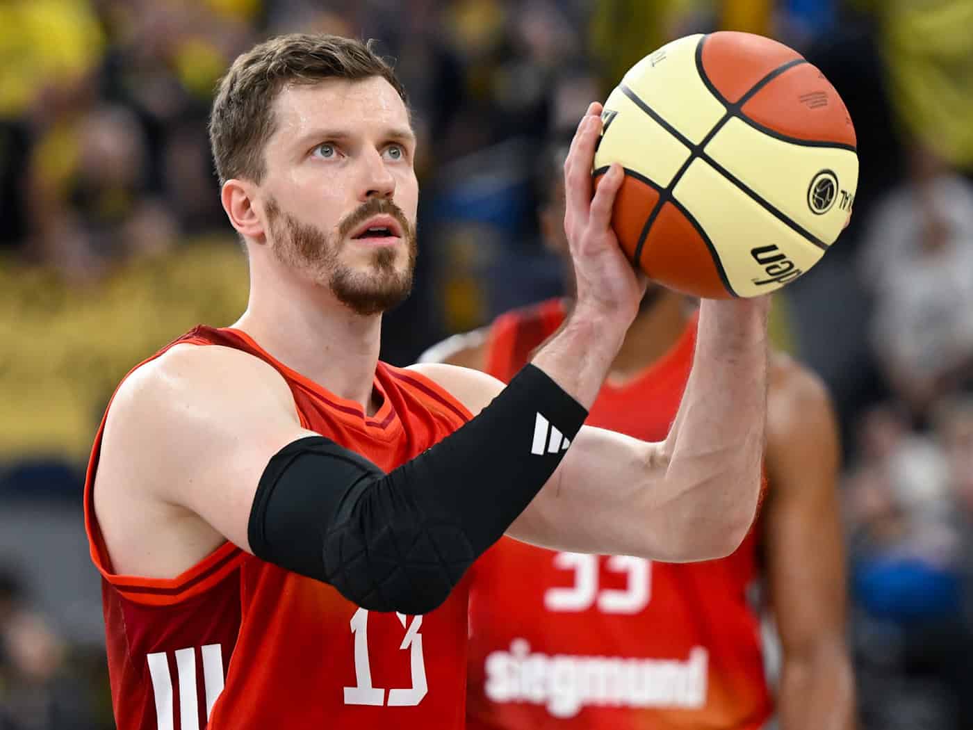 Bleibt bei den Bayern-Basketballern: Welt- und Europameister Andreas Obst. (Archivbild) / Foto: Sven Hoppe/dpa