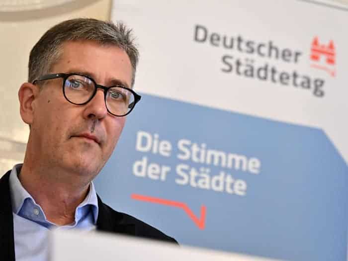 Christian Schuchardt kann sich weiter in Würzburg engagieren. (Archivbild) / Foto: Martin Schutt/dpa