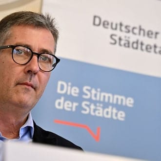 Christian Schuchardt kann sich weiter in Würzburg engagieren. (Archivbild) / Foto: Martin Schutt/dpa