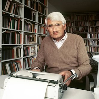 Jürgen Habermas 1981 in seinem Haus in Starnberg. (Archivbild) / Foto: Roland Witschel/dpa